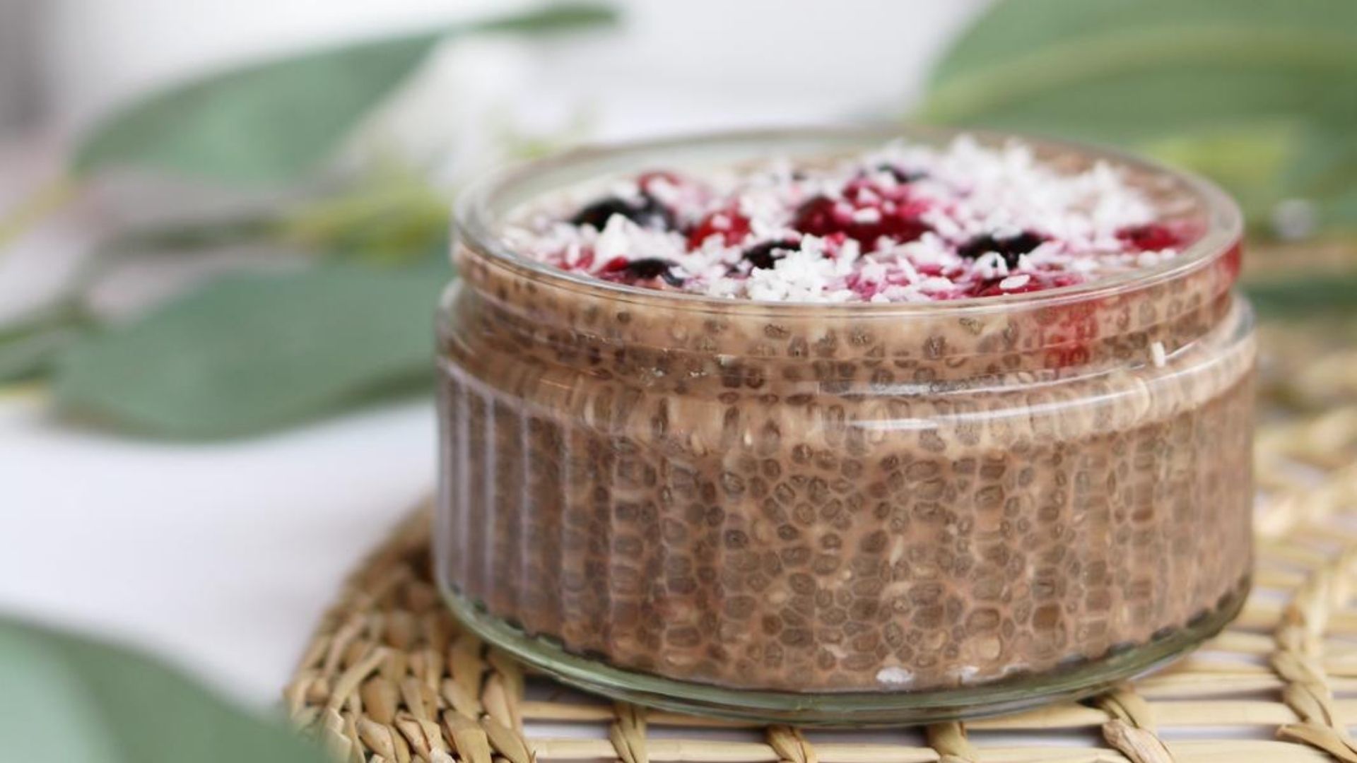 chiazaad pudding met kokos, cakao en rood fruit